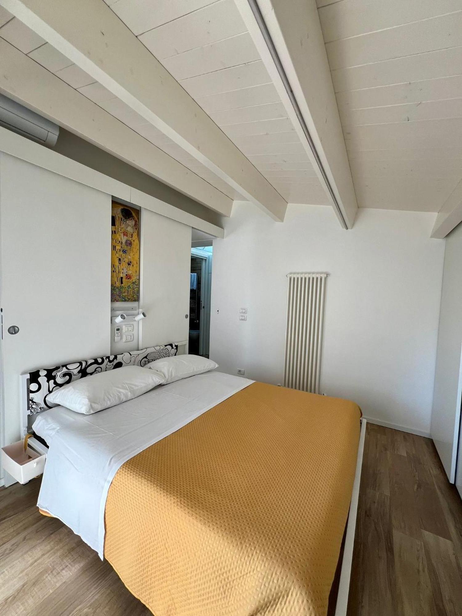 Ferienwohnung Casa Klimt Vicinissima Al Mare Parcheggio Privato Gratuito Se Disponibile Pescara Exterior foto